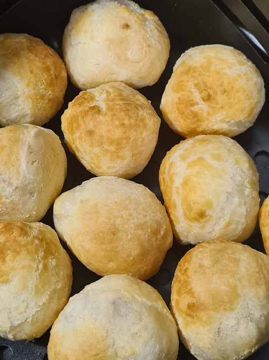 Receita  Pão de Queijo. Disponivel em nossa loja todos los productos braileiros