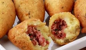 Bolinho de Aipim com Carne Seca